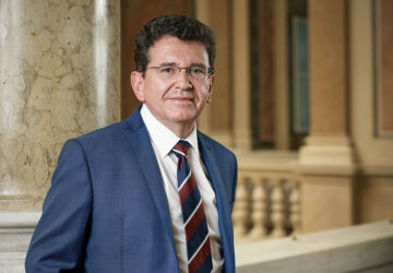 Emeritní místopředseda Ústavního soudu Fenyk je nově v Dentons