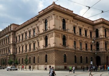 Důvěra Čechů v Ústavní soud klesla