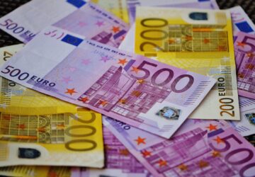 Zásadní argumenty proti přijetí eura neexistují, říká bývalý eurokomisař
