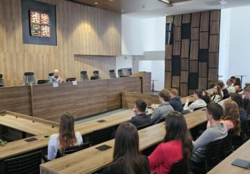 Petr Angyalossy besedoval se studenty na téma práce v justici a cesta k ní