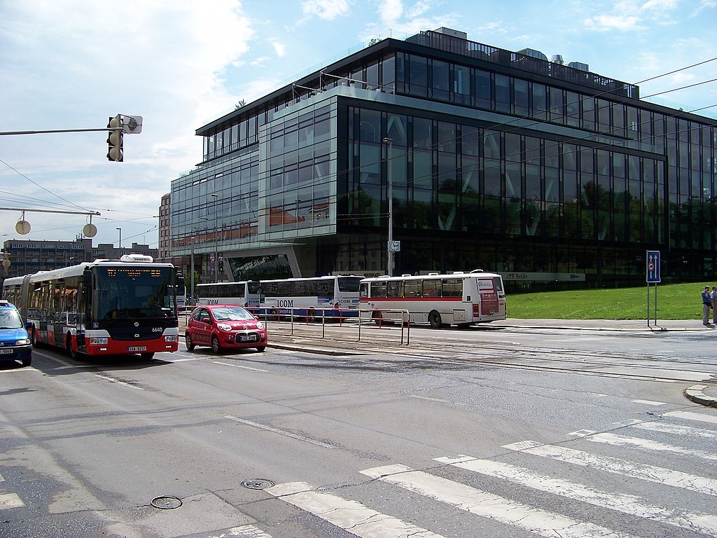 Evropská, Ppf Gate, Od Thákurovy