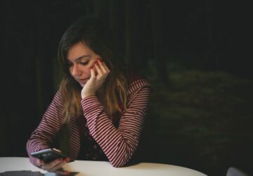 Češi si nejvíce oblíbili nakupování přes telefon