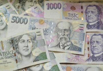 Koruna oslabila k euru